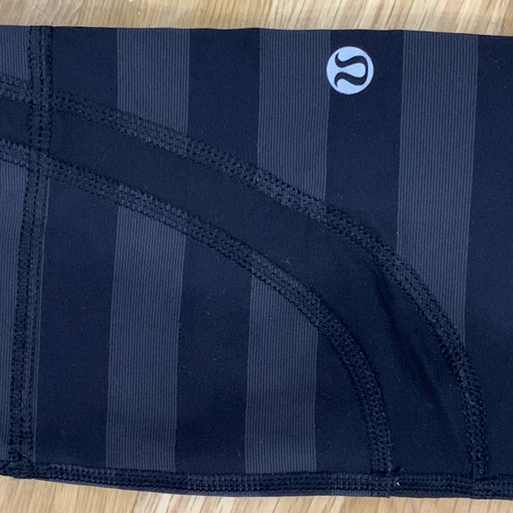 Lululemon size 4 cropped leggings. Great used condition.